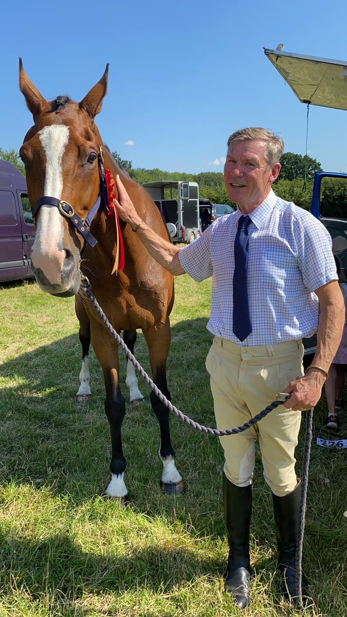C_HartEquine's tweet image. A red rosette for Gino and Simon! Very proud of them getting first place today in the #RoR class at Inkberrow show. Gino behaved beautifully and the judge was very complimentary. Well done to them both! 

#followtheGinoTrail #RoRclass #teamCHE #CHERoR #fedontopspec