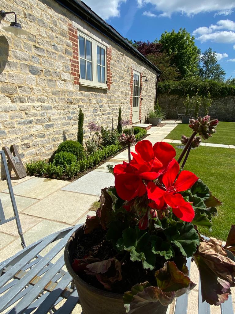 ChurchFarmStays's tweet photo. What a weekend we are due, finally Summer is here! ☀️🙌

#familyfarm #ruralretreat #luxuryfarmstay #rural #natural  #relax #rest #oxfordshire #selfcatering #countryliving #countryside #timetoexplore #freshair #countrywalks #staycay #vacay #getaway #weekendbreak #holidaydreaming https://t.co/VDc0z58BJA