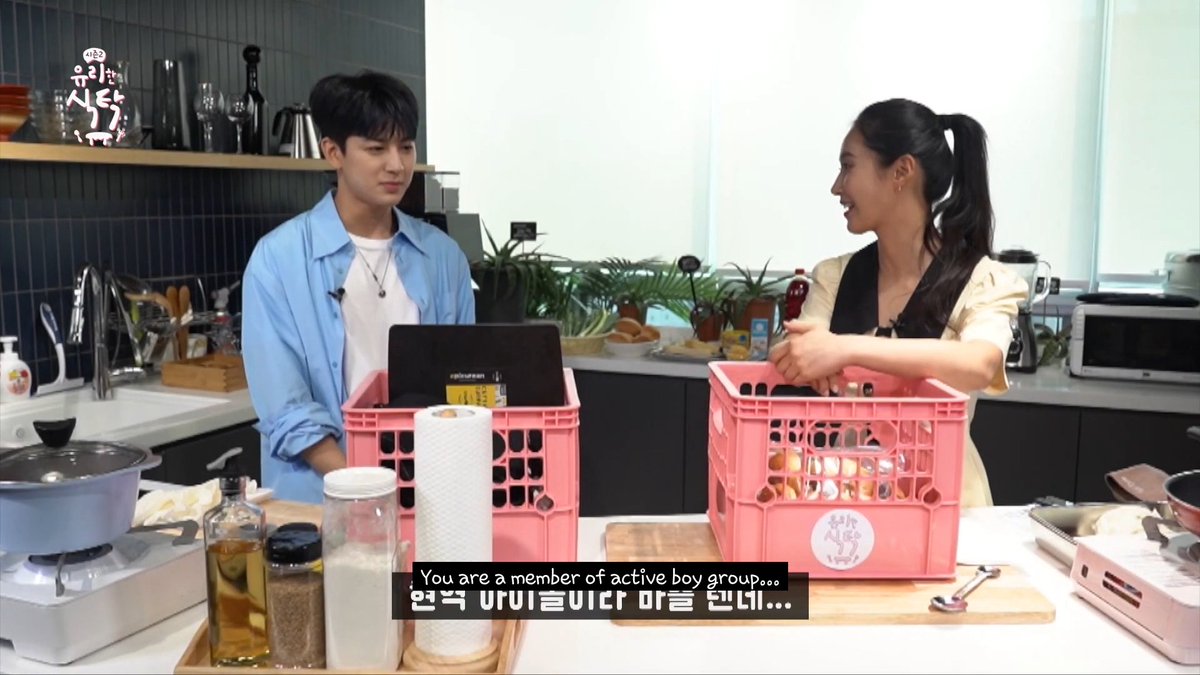 ixxv_mmxv's tweet photo. His face. Hahaha. He is not agreeing that they are an active boy group. 😭😂

YUNHYEONG ON WINNING RECIPE S2
#YunhyeongOnWinningRecipeS2
#송슐랭과_함께_유리한식탁 
@sssong6823 @YG_iKONIC #iKON https://t.co/KJ3ao3mbGF