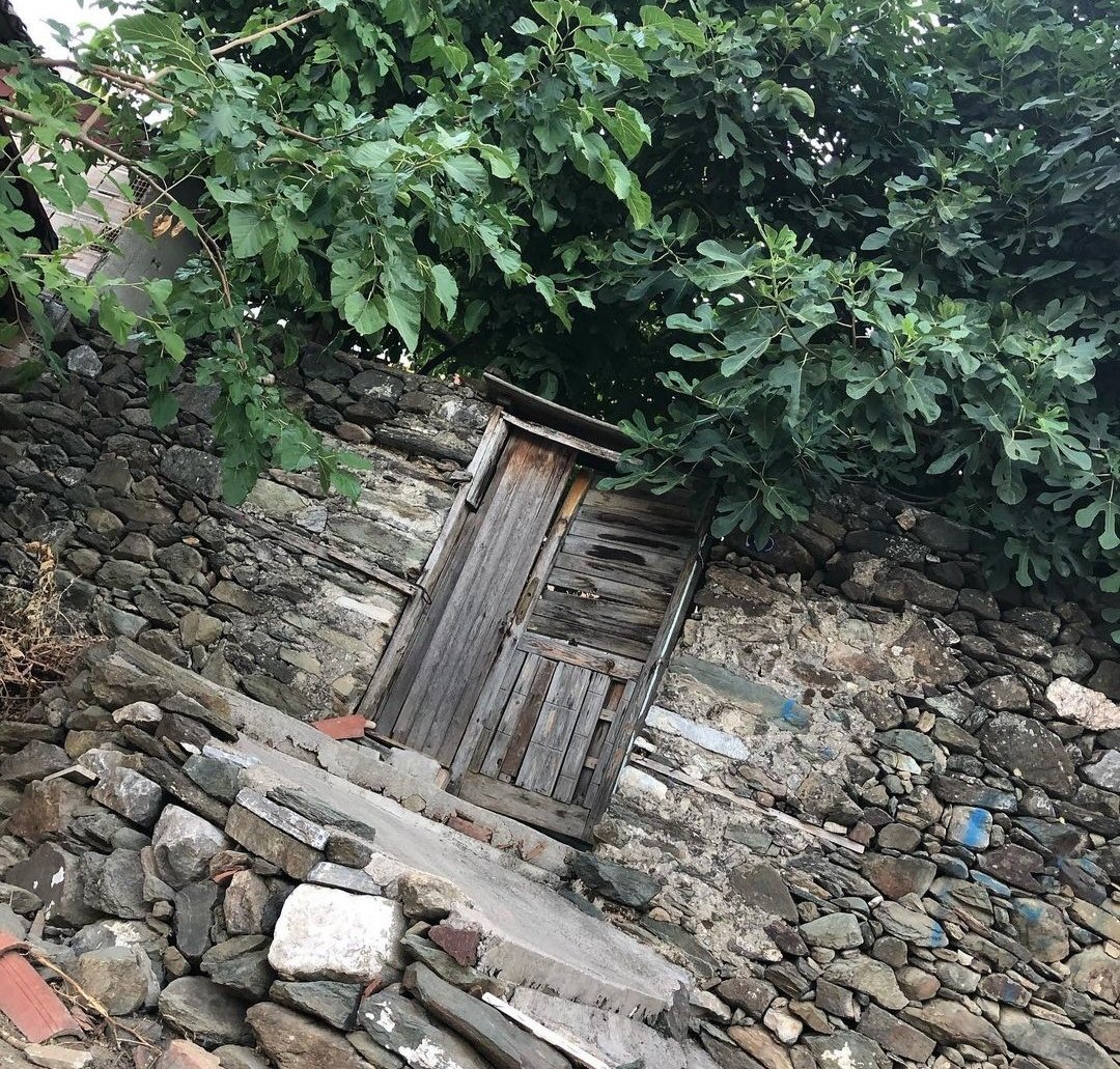 nrmsaracoglu's tweet photo. Hangi egreti hayattan sıyırıpta çektim seni bilirmisin
Bilemezssin
Bizim egriligimiz, dogru sandıgın kişiligine çok gelir.. https://t.co/wfPb9Zqf57