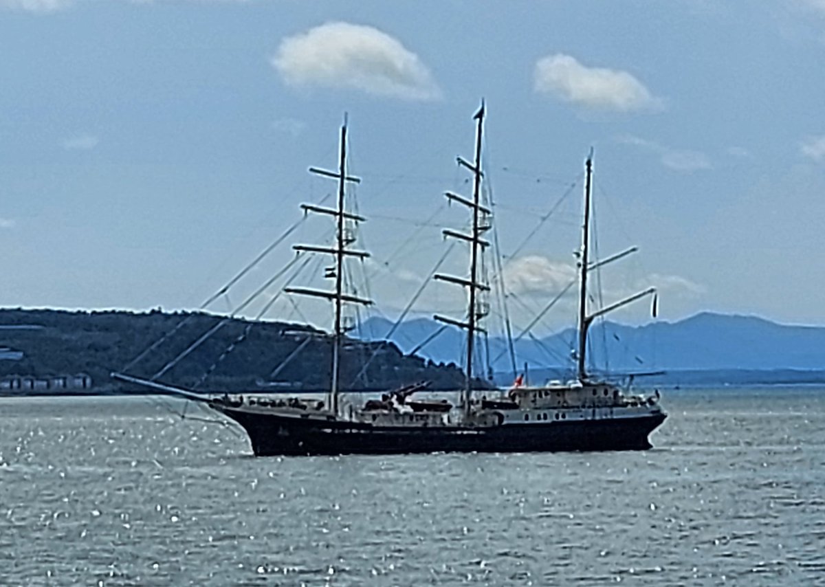 jcmcmurtrie's tweet photo. The #SVTenacious with #ClochPoint and #Arran in the background. https://t.co/RguL6zhh7j