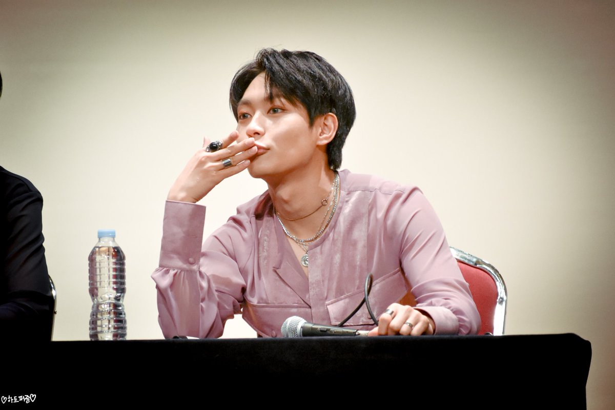Heartpuzzle_58's tweet photo. 190120

빨리 가을이 오면 좋겠다 ㅠㅠ

@KNKOfficial220 
#KNK #크나큰 #오희준 #희준 #HEEJUN #ヒジュン https://t.co/AOvyE2oeEk