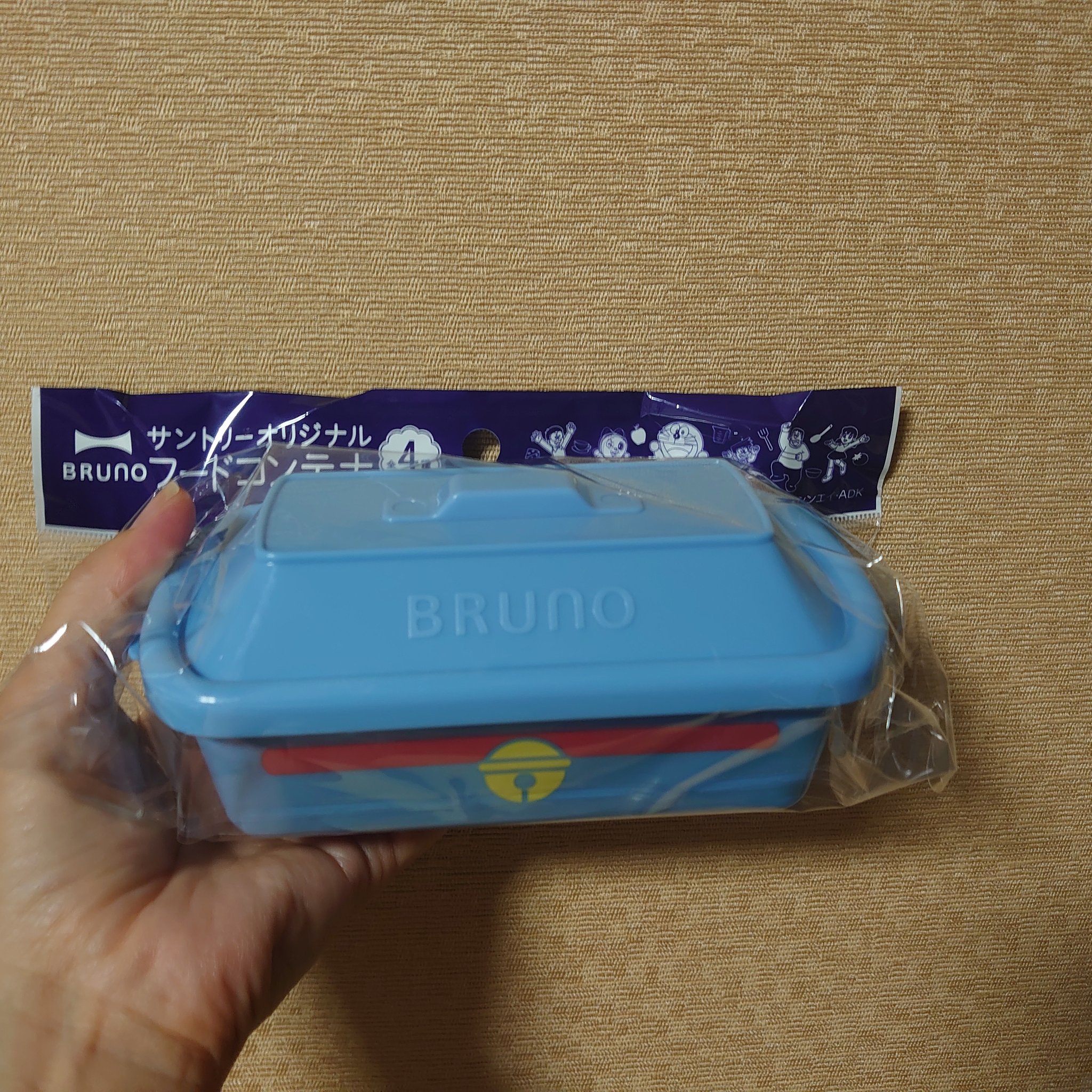 あみくま Ung サントリーのペットボトル４本買うと貰えるらしいので４本買ってもらいました ドラえもんなので青にしました 他に４色あったよ T Co Qfkh8gsz0o Twitter