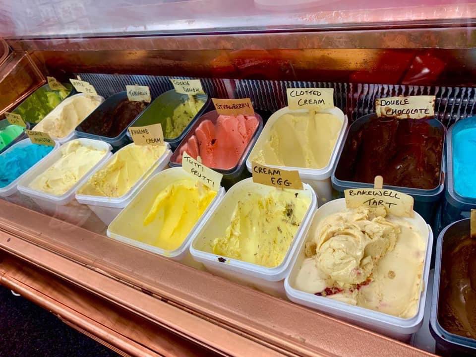 TheBigChairComp's tweet photo. Me reading the weather for the next few days like 👀🌞🍦🥤 

Whether you want to soak up the sun or cool down in the shade we’ve got you covered 👍🏼 ice cream, cold drinks and milkshakes available all day! 

Take a look around our shop too…there’s lots to see 👀 https://t.co/Tsro9T8AoO