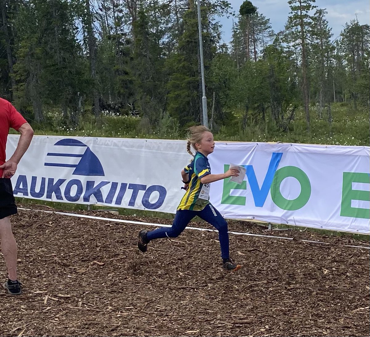 PellonPonsi's tweet photo. Fin5-rastiviikko saatiin eilen päätökseen Kuusamossa. Ponsilaisia oli mukana yhteensä 8 henkilöä. Kotiin tuliaisina oli useita hyviä suorituksia ja sijoituksia, lisäksi paljon oppia pummien muodossa. 🙂 Kerran päästiin pokkaamaan osakilpailuvoittoakin (Antti H40AL). https://t.co/UICSroDC3A