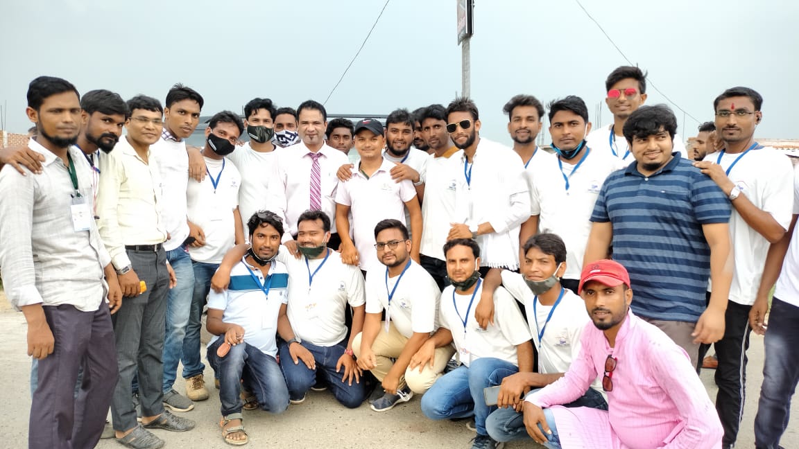 SmileTrustGodda's tweet photo. #Thank_You @drkafeelkhan सर गोड्डा के सरजमी के लोग ने आपको इतिहास के पन्नो में दर्ज कर लिया हजारों लोगो का आज आपने जो इलाज किया एक #मेडिकल_कैंप लगा कर इसके लिए @SmileTrustGodda आपका शुक्रिया अदा करती है।
#Donate_Smile_Trust
#Support_Smile_Trust
@smilefoundation 
@gatesfoundation https://t.co/JG0zfASTCV