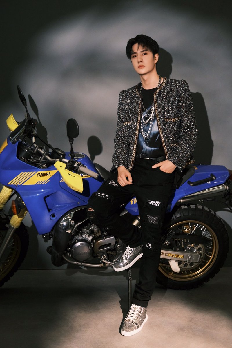 王一博さんx Audi 代言人 公式 ブラッククッション2個セット ZhanGeBoDi on X: