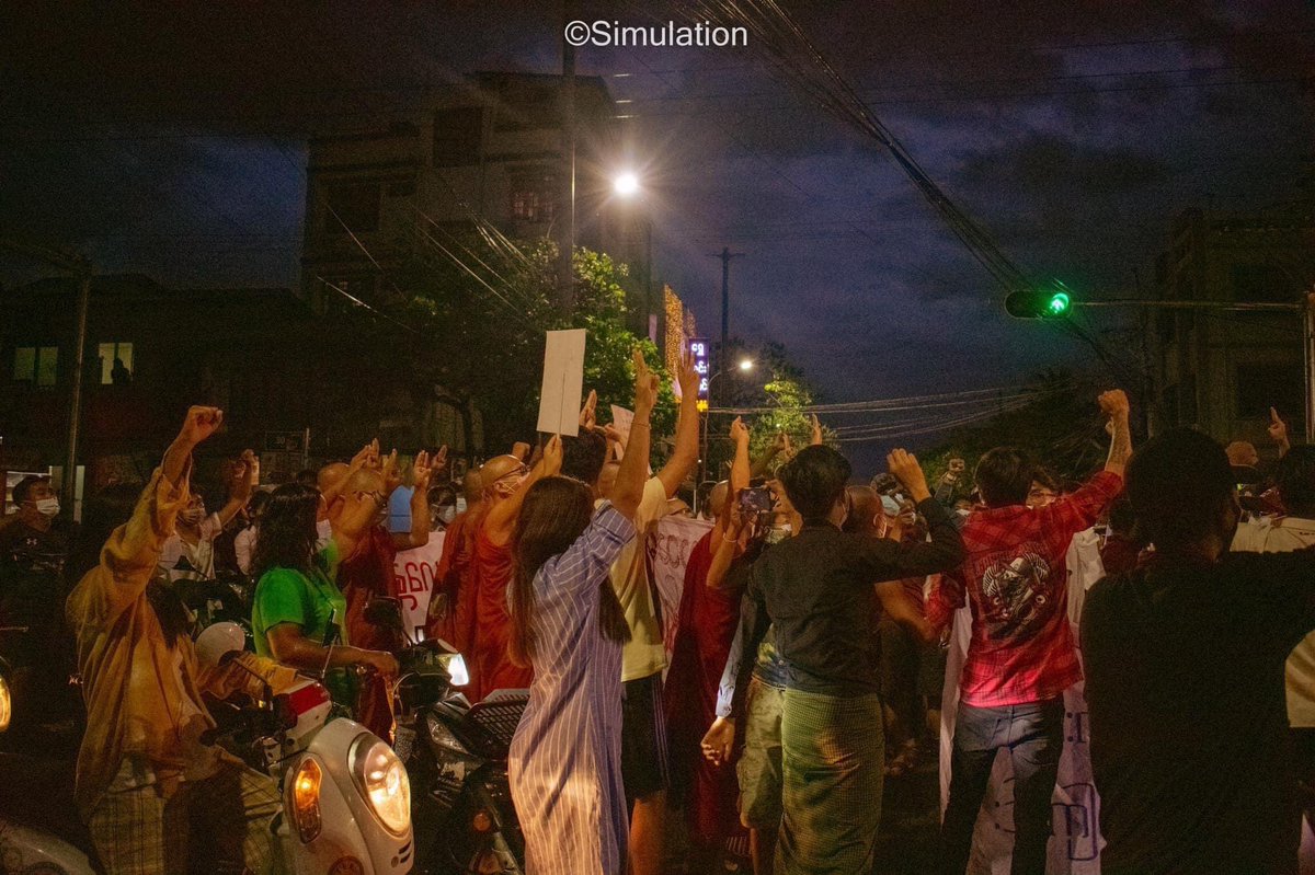 YuYuWin70292's tweet photo. Night protest in Mandalay

Crd - Irrawaddy
#WhatsHappeningInMyanmar
#July17Coup https://t.co/oQIS5NAbxs