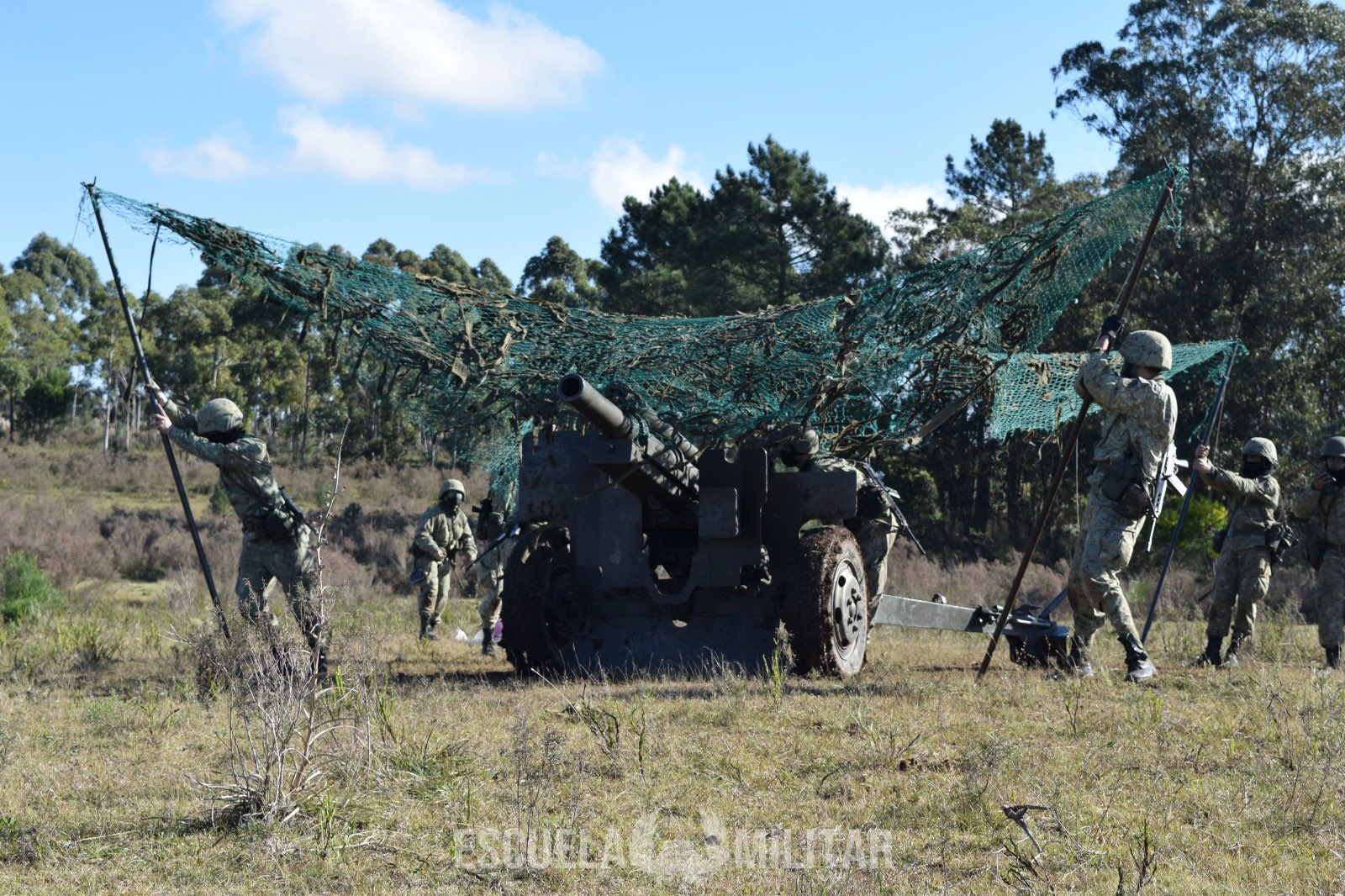 EJÉRCITO DE URUGUAY - Página 36 E6gI6H_XIAA-4zm?format=jpg&name=large