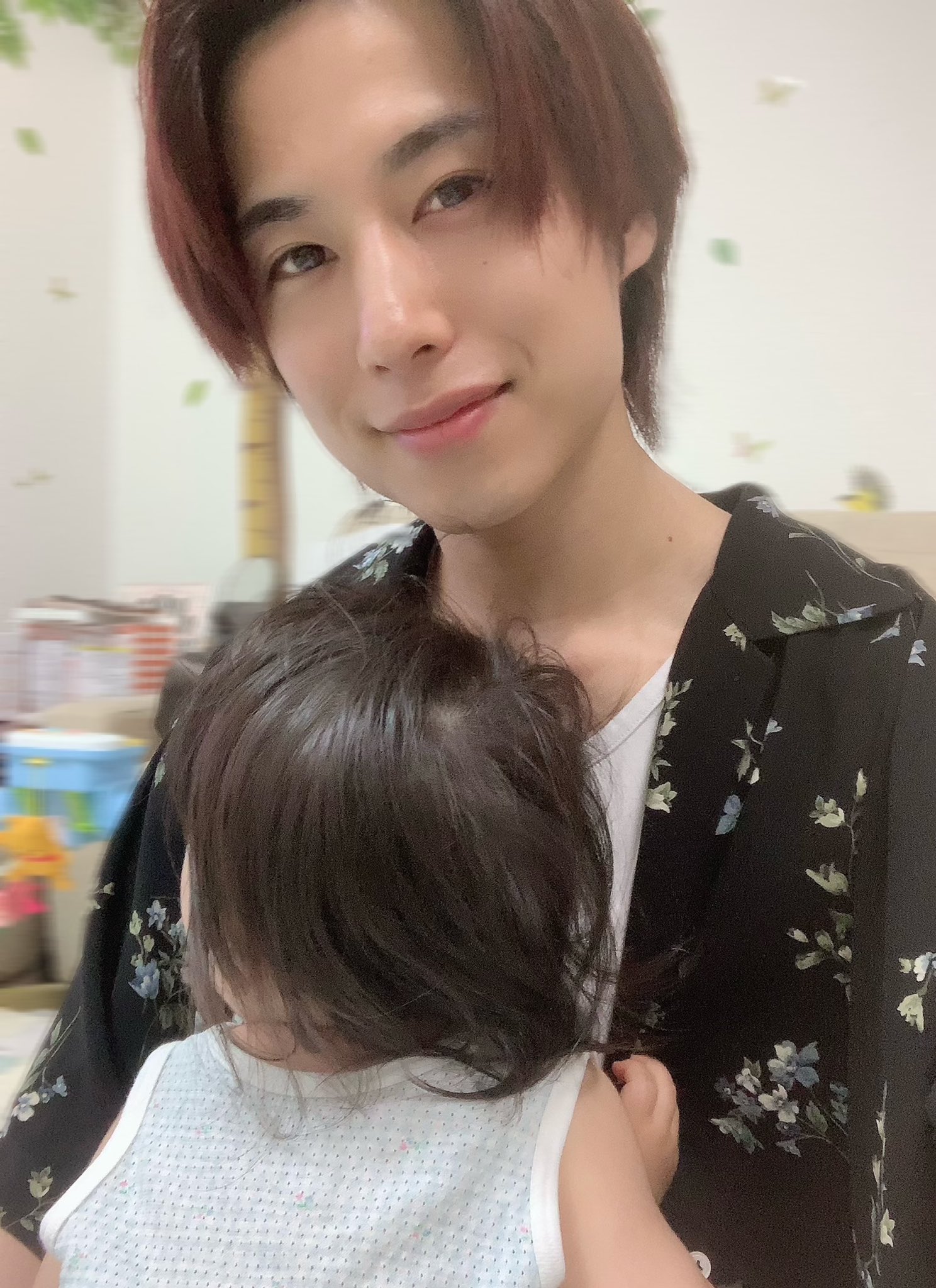 Twitter 上的 橋本真一 用事があり 1年半ぶりに帰省 1年半ぶりの姪っ子 お母さん 僕の姉 が姪っ子に メサイア やgyroaxia の写真を見せて これが しんちゃん と教えていたので メガネを掛けてない僕を しんちゃん と認識するのに3時間ぐらいかかりました