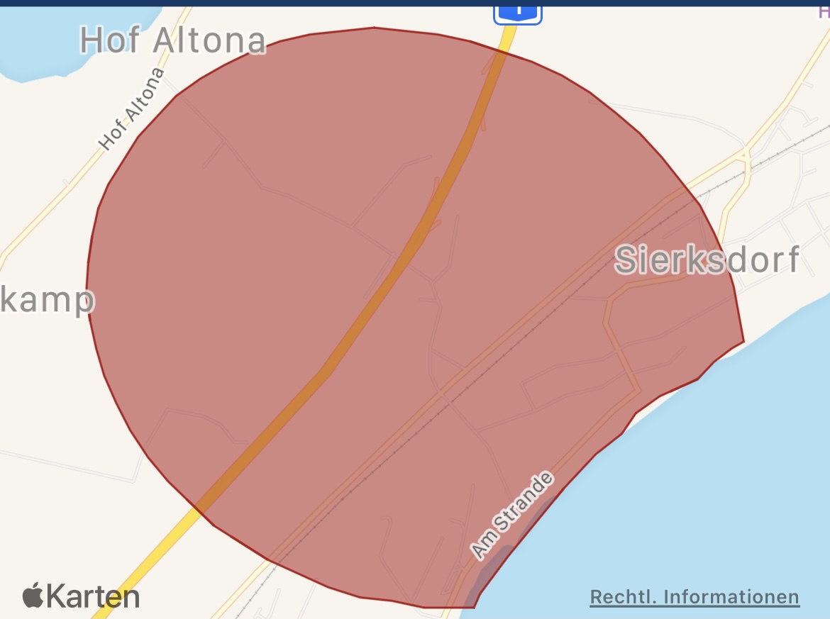 🔴 AKTUELL: Flächenbrand in #Sierksdorf (#Ostholstein) im Bereich des Flugplatzes „Sierksdorf/Hof Altona“.  Die #Feuerwehr ist bereits #imEinsatzfuerSH.
⚠️Der Brandrauch zieht in Richtung Ostsee/Strand.
👉 Meiden Sie den Bereich
📱 #NinaWarnung ⤵️
ow.ly/CkV130rO7Z3