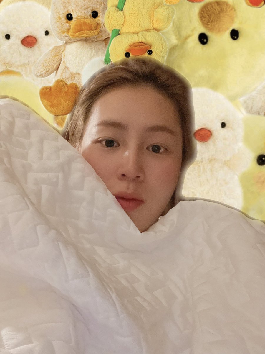 gooreumseng's tweet photo. 하늘 여러분 놀라셨죠!!!!!!????😄😄
계속 심장 꽉 잡고 계셔야 할걸요~~❤️ ❤️
#스트로베리껌 
#strawberrygum
#하성운 
#아는형님
#하늘
#구름 https://t.co/awYmr6lmIK