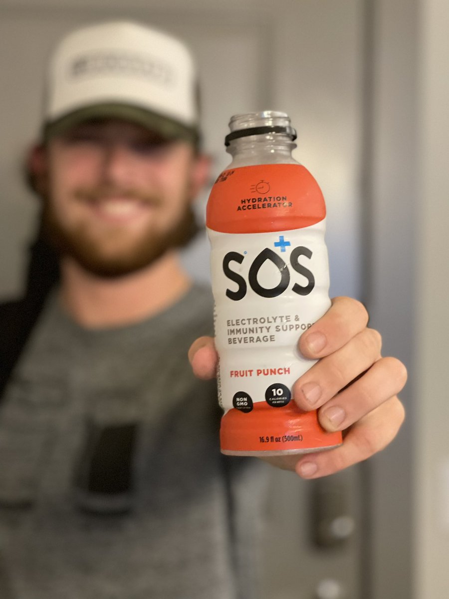 Drove back to Nashville early yesterday morning and then hopped in the van to head to West Virginia once i got back..thankful for SOS to give me gas to get where I need to go 🙌🏻 
•
•
•
•
•
#prehydrateSOS #bodygoalsSOS #bodychangeSOS #startwithSOS #killthethirstSOS