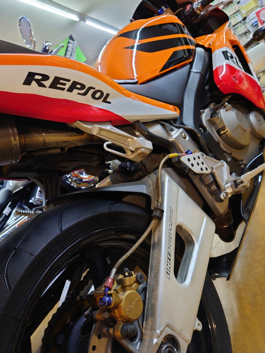 ホンダ販売敦賀 プレイバイク 福井県 敦賀市 バイクショップ 阪神タイガース好き 今日は 車検整備等で 入庫のバイク ホンダのcbr600rrさんです 当店では レアなマシンです 世界チャンピオンのマルケスのマシン レプソルカラーですね ホンダ販売敦賀 プレイバイク 福井県 敦賀市 バイクショップ 阪神タイガース好き 今日は 車検整備等で 入庫のバイク ホンダのcbr600rrさんです 当店では レアなマシンです 世界チャンピオンのマルケスのマシン レプソルカラーですね