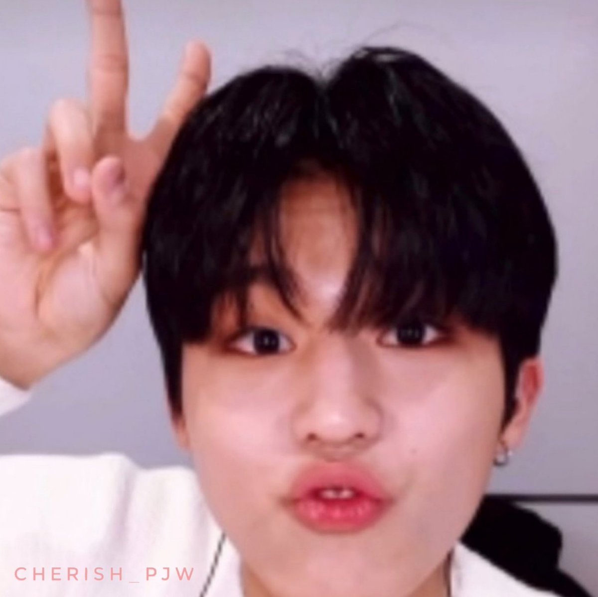 intojwoolf's tweet photo. blessing your tl with jeongwoo noot noot 😗✌🏻 https://t.co/HcsdnWwJwo