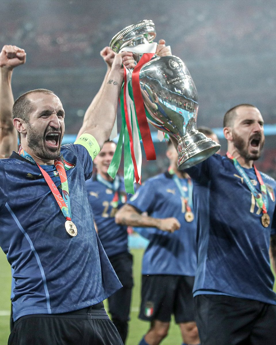 ESPNFC's tweet photo. Sharing trophies and pasta 🏆🍝 https://t.co/he6fnoaiF3