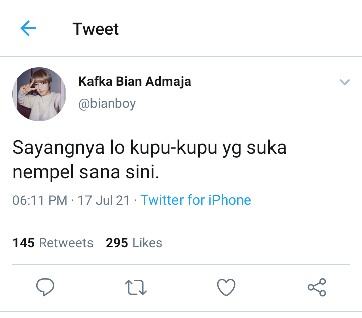sunfoxaddict's tweet photo. —; Street Butterfly 🦋
[ Hyuckren / Renhyuck Au ]

Cuma Daily kebucinan Kafil Mahardika, si kupu-kupu ketua GAMOR (Gerakan anak motor). yang lg berjuang buat dapetin hati si "Banteng kampus", Kafka Bian Admaja.

by; sunfoxaddict https://t.co/aSKk5NWgyG