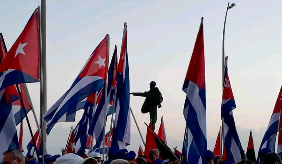 #CubaViva hoy más que nunca.
Demostrando al 🌎 que la #Unidad de los cubanos no se rompe
<a href="/LyaAR89/">Lia🇨🇺</a> @uleysuarez <a href="/alfonso_noya/">Alfonso Noya Martínez🇨🇺</a> <a href="/wrr2/">Waldo Ramírez de la Ribera</a> <a href="/YaquedeCuba/">Yaquelin</a> <a href="/DeZurdaTeam/">DeZurdaTeam</a> <a href="/harry_magnum/">Harry Magnum🇨🇺💯</a> <a href="/nahundecuba/">Nahun López Soto</a> <a href="/SoberonGuzman/">Ernesto Soberón</a> <a href="/cajigal92/">Anakata</a> <a href="/ALBATCP/">ALBA</a> <a href="/ilianafonseca67/">Iliana Fonseca Lorente</a> <a href="/BranaOtto/">OttoBraña</a> @IcrtCuba <a href="/GHNordelo5/">Gerardo Hdez. Nordelo</a>