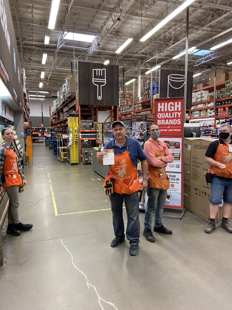 Dale getting some recognition for an Outstanding VOC Praise! Thank you for providing consistently great customer service Every Day!