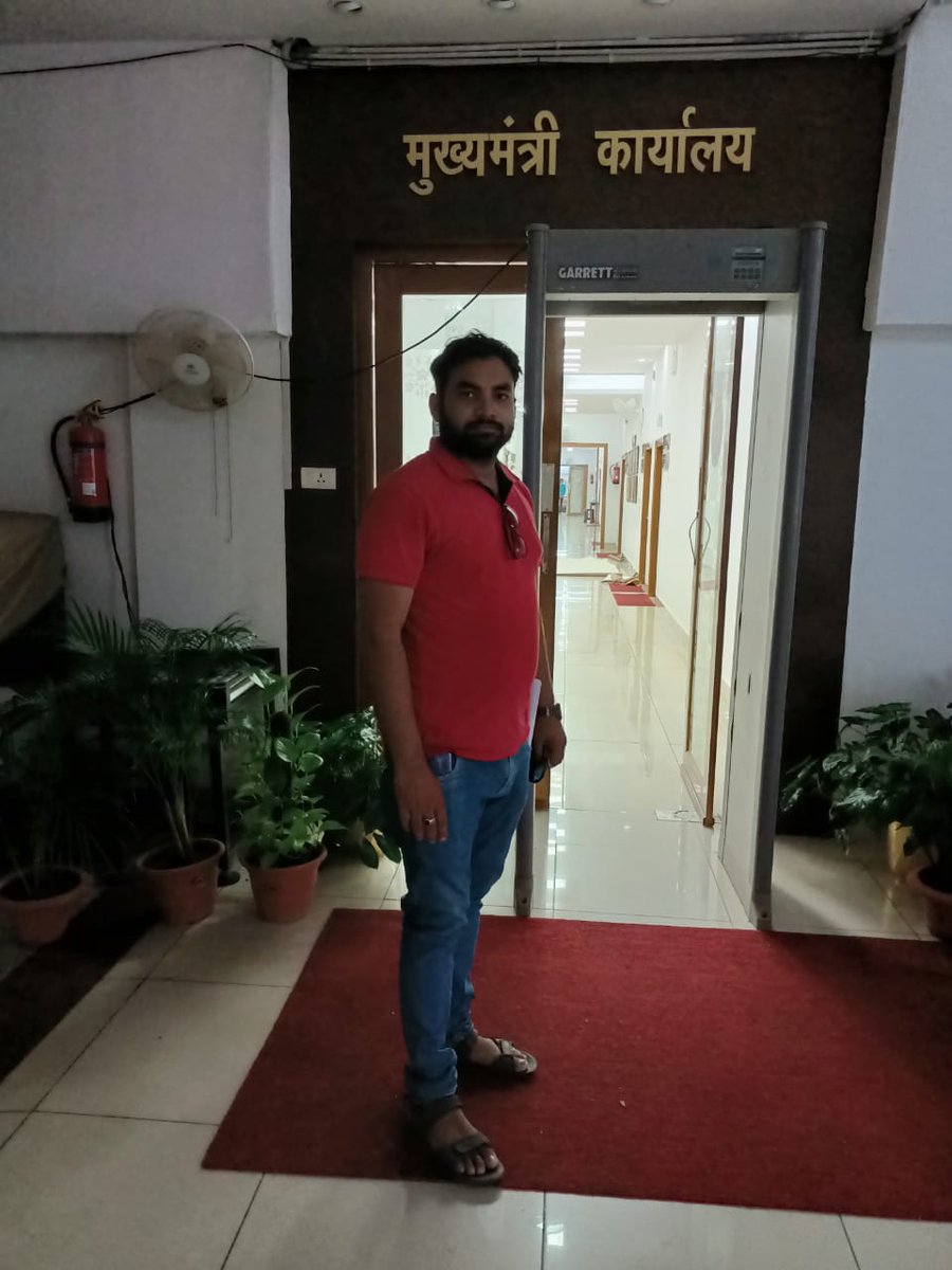 jhpameenasso's tweet photo. झारखंड में आवश्यक अमीन के रिक्त पदों के नियुक्ति के लिए सरकार को संज्ञान में लाने के लिए प्रोजेक्ट भवन में उपस्थित होकर ज्ञापन सौंपा गया। https://t.co/rvObGMFjIK
