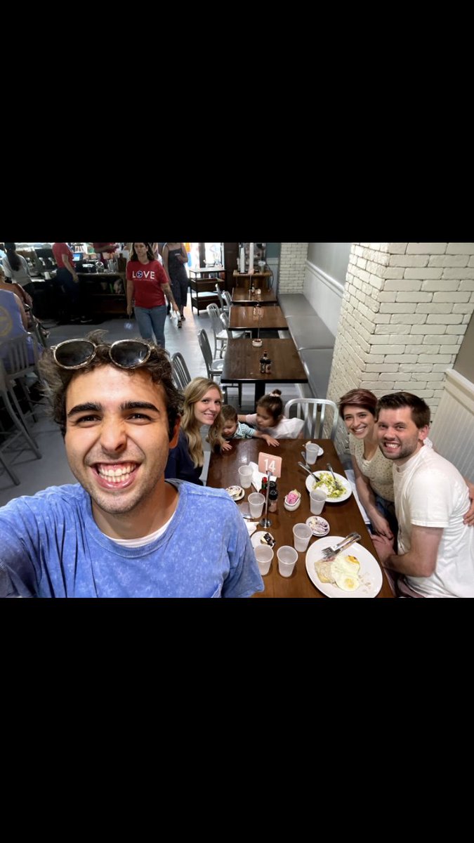 jksingerman's tweet photo. Also they may have had parking vouchers, we just didn’t know about it. But there are lots of garages all around the restaurant.

And the long line moved fast. We only waited 25-30 min. https://t.co/bMKTUnX5rd
