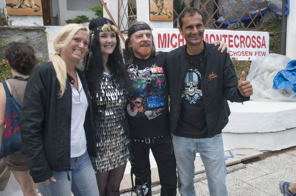 Thanks for RT &amp; Replies <a href="/Hundjavelen/">Dan Magnus Lundgren</a> <a href="/DaleRRiley/">Daleternal</a> <a href="/NewTopicalSongs/">Michel Montecrossa</a> <a href="/fuji2033/">国民配当(Natioal dividend)推進。</a> <a href="/edjlazar/">Eddie's🔁Retweet</a> <a href="/clematesia/">Clematesia</a> <a href="/lewieb99test/">Ric</a> <a href="/coolnatureshots/">Nature Photography</a> <a href="/ejlazar/">Retweet🔁R🔁Us</a> #photo Michel #Montecrossa &amp; #Mirakali with Festival fans @ Spirit of Woodstock Festival in #Mirapuri, Italy #SpiritofWoodstock #Goodtimes