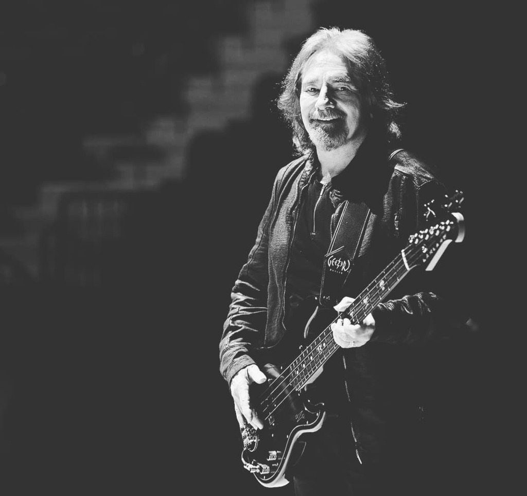 JackSabbathBand's tweet photo. Happy Birthday to Mr. @geezerbutler
#rocklegend #happybirthday #rockbirthday #rockfamily #JackSabbath #RockAndRoll #masterofreality #rockstar #HeavyMetal #RockLegends #GodsOfMetal #doommetal #gibson #BlackSabbathTribute #metalhead #snowblind #Ozzy #bands #blacksabbathfans … https://t.co/PJ8ezExvc9