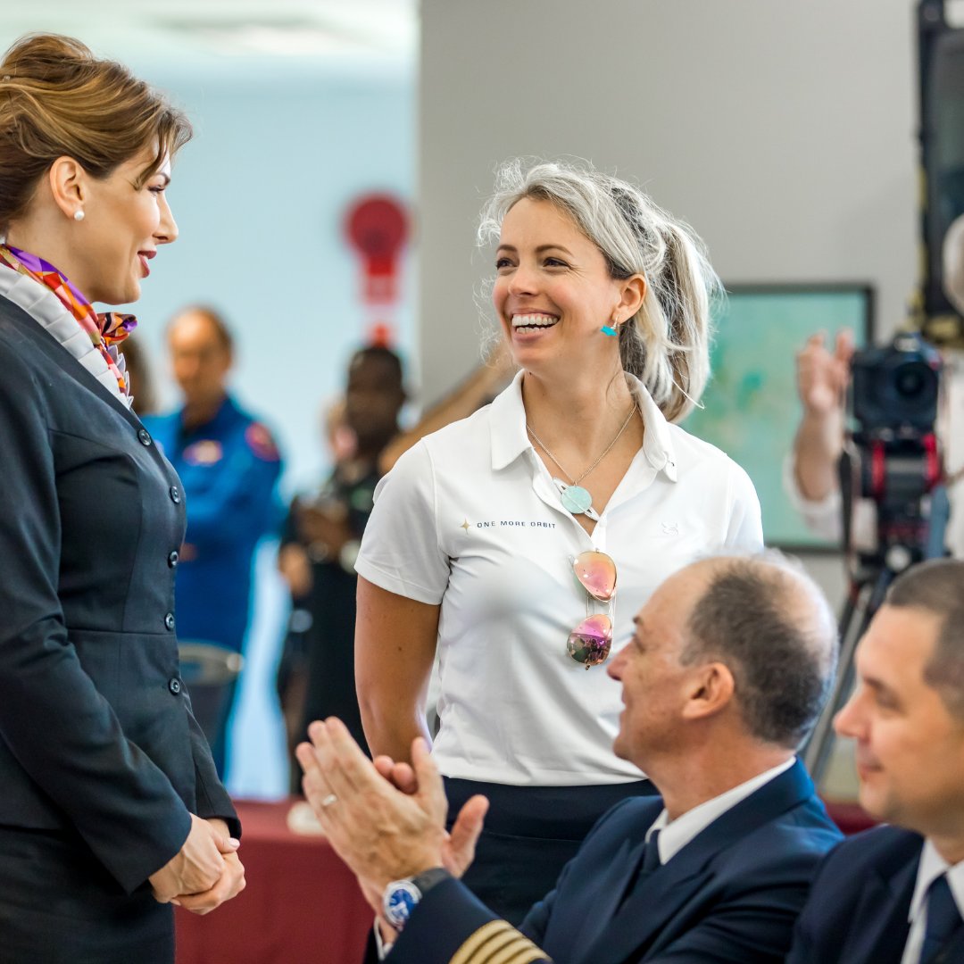 L  ➡️ R @magdalenastar1977 and @jm_fnf are the only two women on the planet to have circumnavigating the planet pole-to-pole. 

#womeninaviation #circumnavigation #OneMoreOrbit #gulfstreamg650er #OMO #QatarExecutive