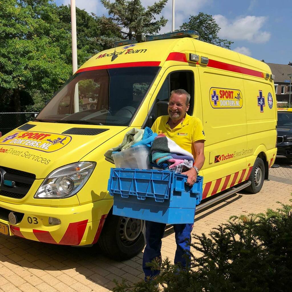 Evacuees La Velance en De Wilgenhof weer terug op hun vertrouwde plekje. Dankbaar maar ook emotioneel!! instagr.am/p/CRblYSkMnVL/