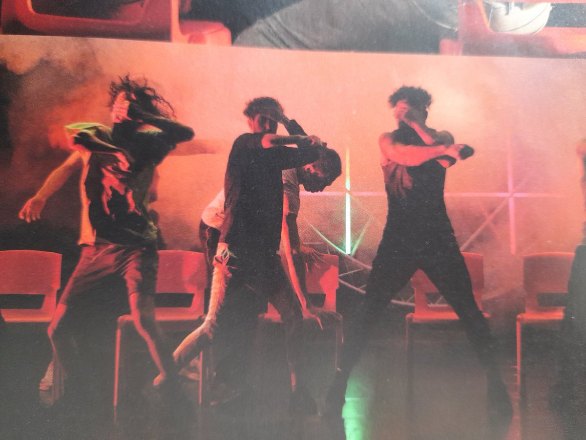 PierreFerey's tweet image. La fougue des rappeurs et danseurs égyptiens de Itmahrag @Parislete mes Olivier Dubois... haletant!