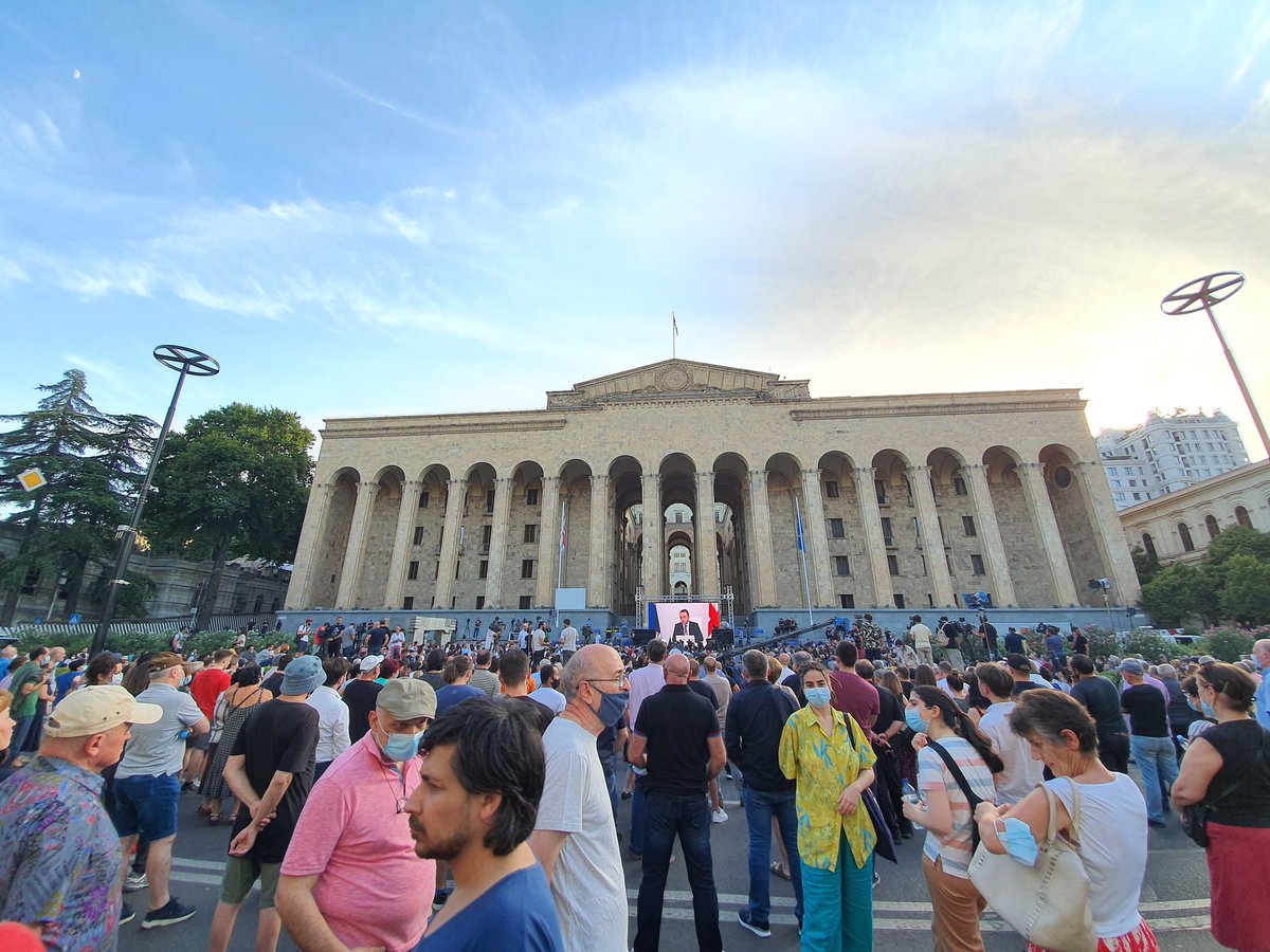 Rustaveli is now blocked. TV host Vakho Sanaia introduced different footage that is aired on screen, including bits from Lekso's last interview, how violent groups called for violence, some bits of PM's interview.