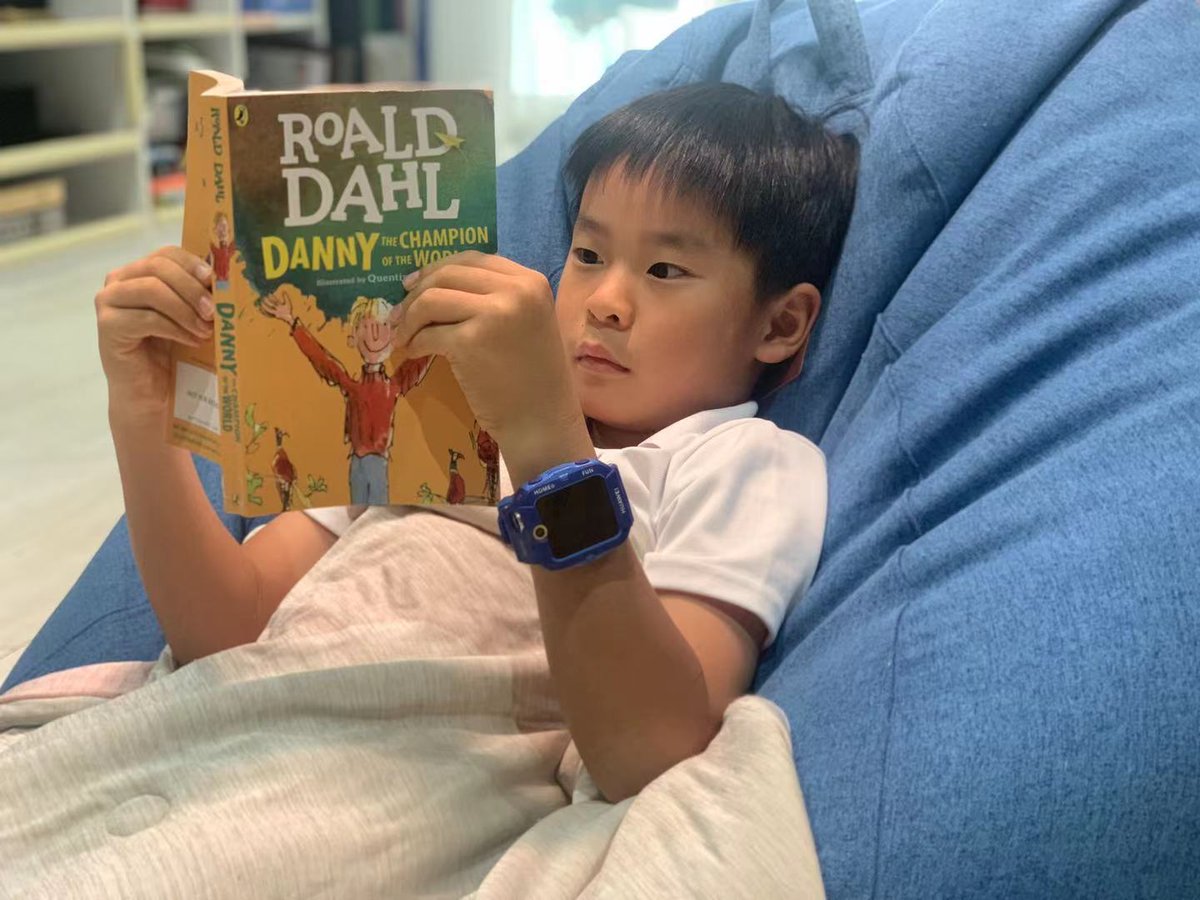 kimbrap's tweet photo. Child caught reading.
Parent caught clicking.
#letthemread #kidscaughtreading #RoaldDahl100 #ReadingintheWild https://t.co/VeXqi6qXMI