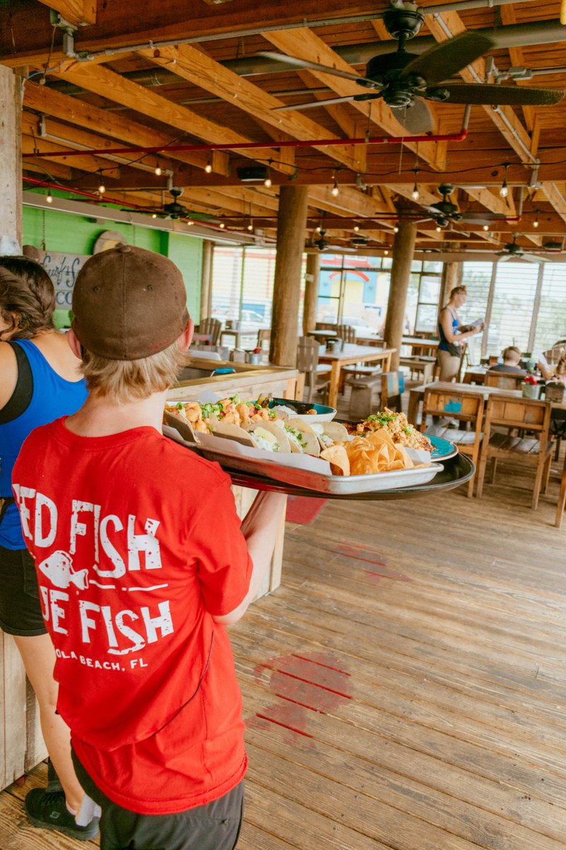 SPOTTED: a server on their way to your table 👀😋