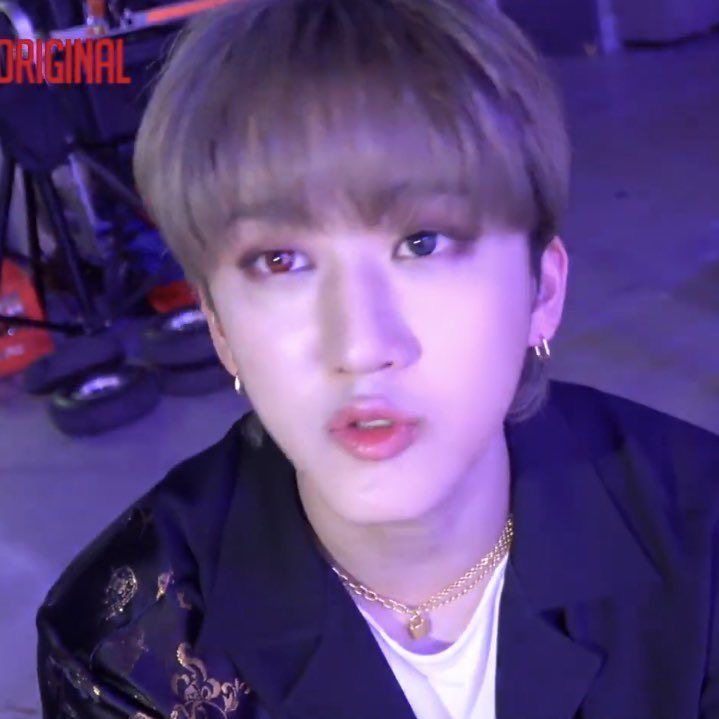 btskzthinker's tweet image. RED AND BLUE EYES