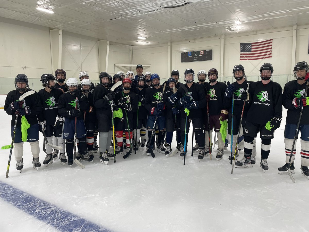 dtaylorskating's tweet image. Last skate with @Skillsy75! Thank you!!!! #greatcoach #skills #rolldts #dtsfamily @PredsNHL