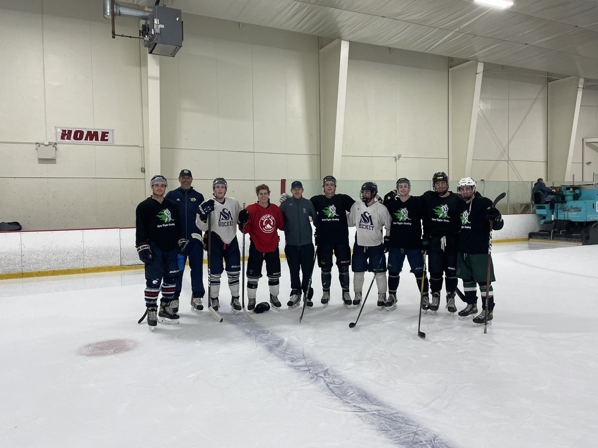 dtaylorskating's tweet image. Last skate with @Skillsy75! Thank you!!!! #greatcoach #skills #rolldts #dtsfamily @PredsNHL