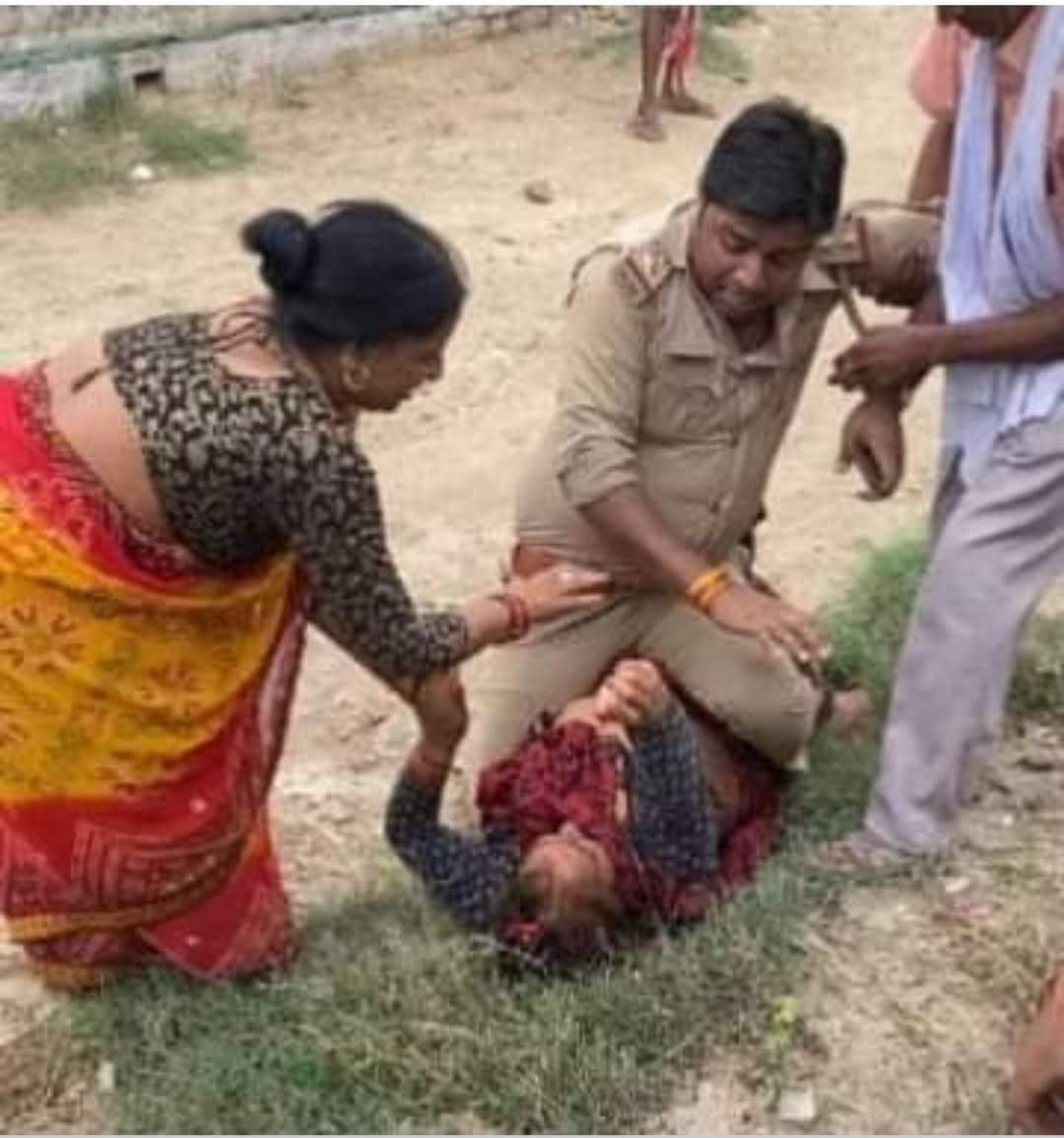 घटना कानपुर देहात के पुखरायां की बताई जा रही है
सभ्य समाज में ऐसी क्रूरता अक्षम्य है कृपया संज्ञान लें
<a href="/Uppolice/">UP POLICE</a> <a href="/dgpup/">DGP UP</a> <a href="/kanpurnagarpol/">POLICE COMMISSIONERATE KANPUR NAGAR</a> <a href="/adgzonekanpur/">ADG ZONE KANPUR</a>