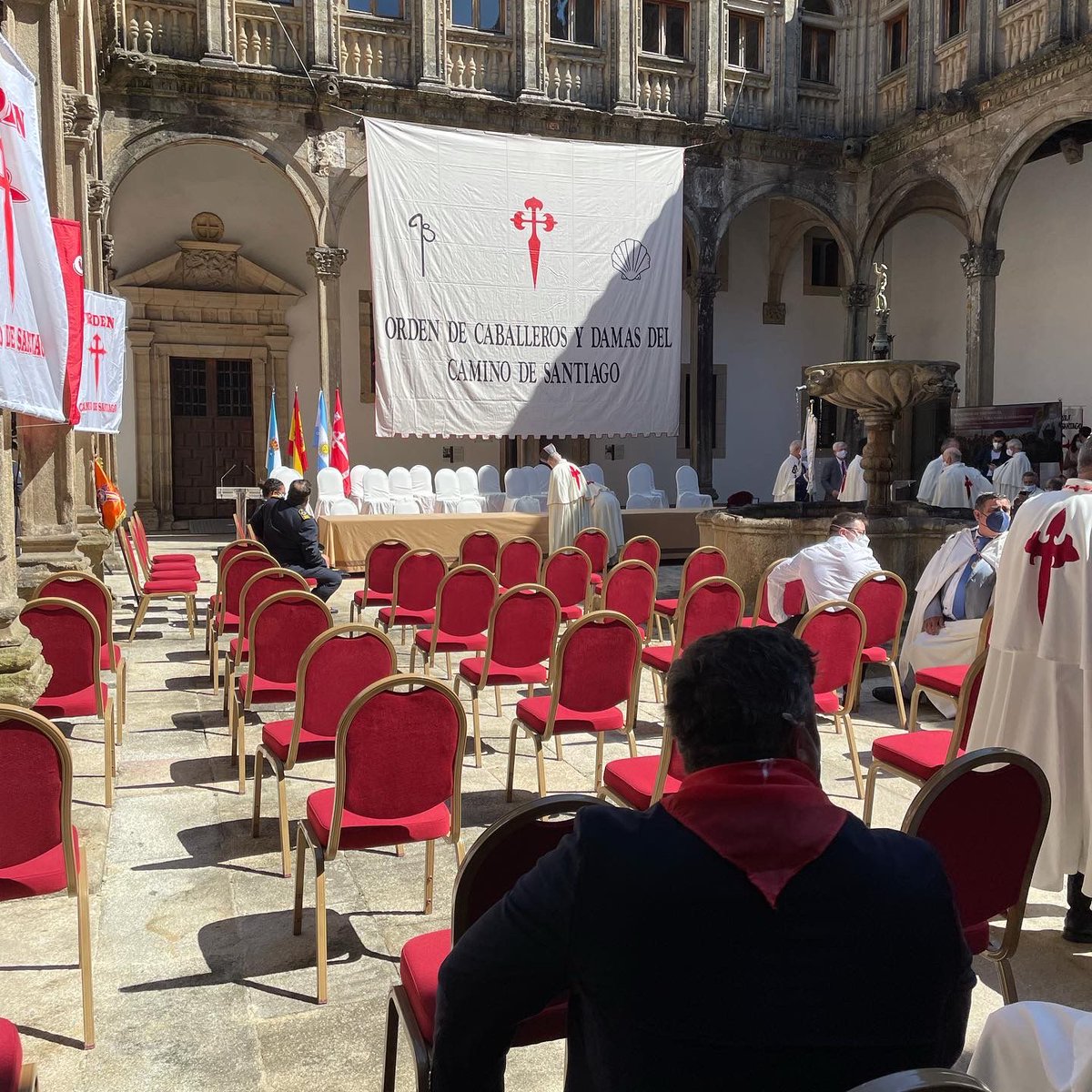 HAC_Global's tweet photo. 🎙Hoy ha tenido lugar la firma del convenio entre HAC y La “Orden del Camino De Santiago” para promover acciones a través del Castillo del Ayuntamiento El Real de la Jara vinculadas a la variante del camino de la plata, así como los hechos históricos que alberga este castillo. https://t.co/1uDjkZS6hp