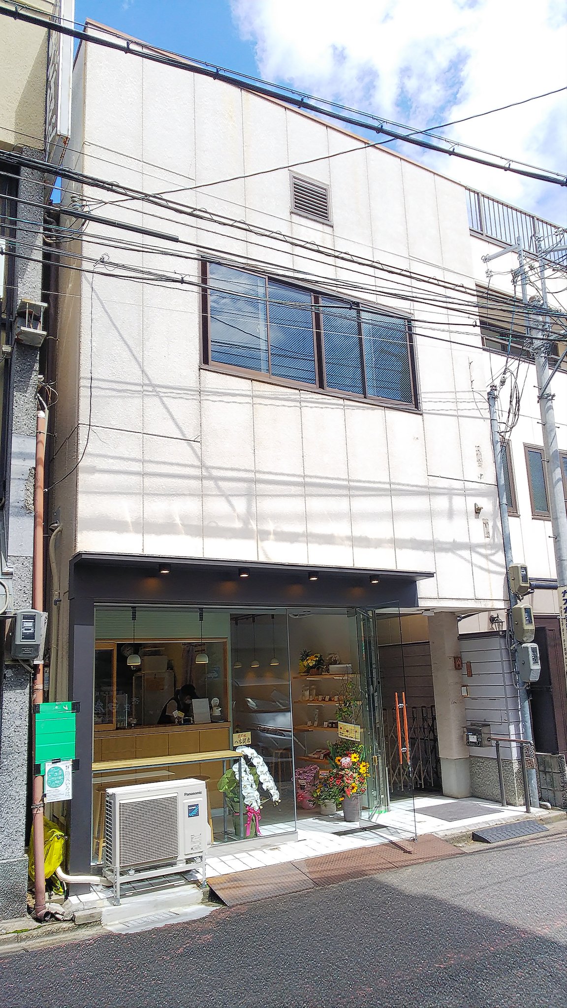 ミコチャン 奈良市きたまち 花芝商店街 に新しくオープンした クレープと珈琲 Fajii ファジー さん クレープの ダークチェリー 手に持つタイプのクレープと思ったら上品なプレートタイプだった テイクアウトのはワンハンドタイプも有り ミコチャン 奈良市きたまち 花芝商店街 に新しくオープンした クレープと珈琲 Fajii ファジー さん クレープの ダークチェリー 手に持つタイプのクレープと思ったら上品なプレートタイプだった テイクアウトのはワンハンドタイプも有り