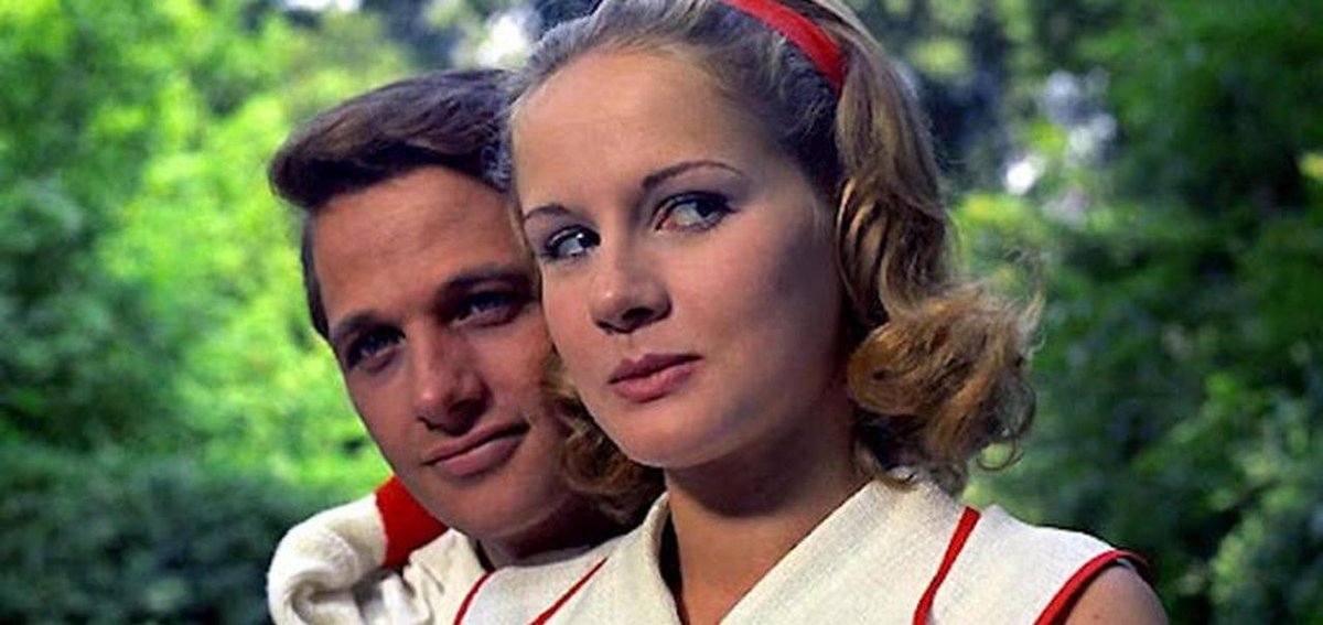 sulromanzo's tweet photo. Nel 1970, Vittorio De Sica affida a Dominique Sanda e a Lino Capolicchio i ruoli di Giorgio e Micol, protagonisti di «Il giardino dei Finzi Contini», tratto dall'omonimo romanzo di Giorgio Bassani. Che ne pensate di questa trasposizione? 
#LibriAlCinema https://t.co/LD8Jc8EnSj