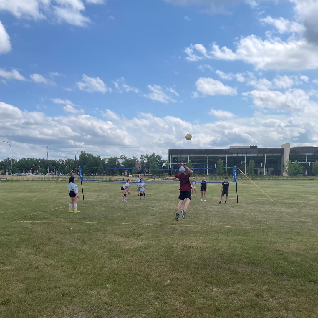 VballWpg's tweet photo. Great shot from our outdoor All Skills camp last week, we can't wait for more in our upcoming indoor camps! Grab your spot in the evening camp starting Sunday the 18th while you still can, click the link here https://t.co/8fP1VPKm9r for registration! https://t.co/IPuTYiLRyl
