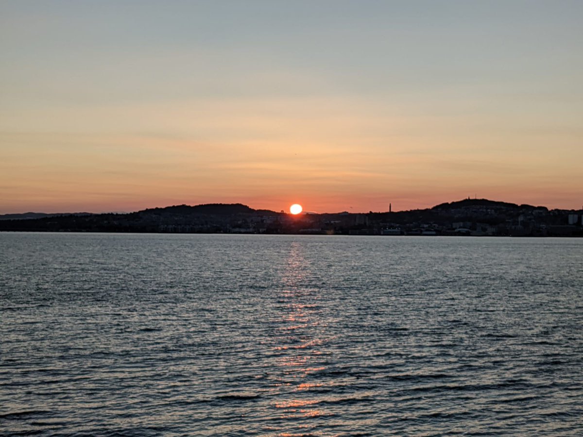 chefcumming's tweet image. Sunset over Dundee and a perfect end to a perfect meal at the @The_Newport