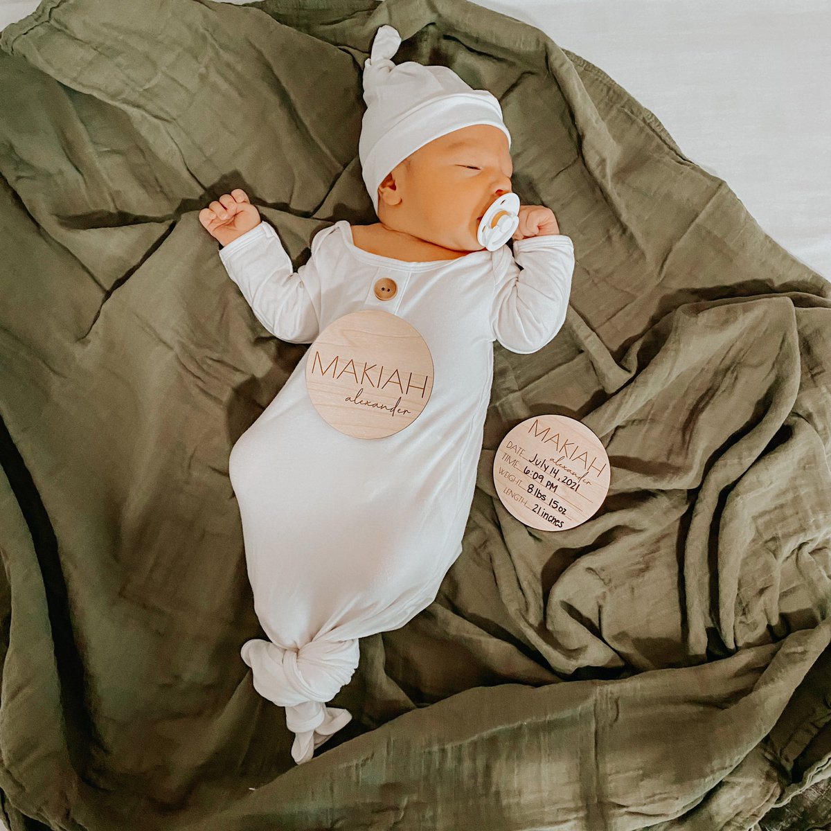 coach_ruizz's tweet photo. God has given his piece of heaven to me.
A huge moment of appreciation for wife, a true Goddess/Wonder Woman for delivering this ball of sunshine!
Makiah Alexander Ruiz
8lbs 15oz
21in
Welcome to the world!
#DaddysBoy #PromotedToDad https://t.co/O4MHI5elCN
