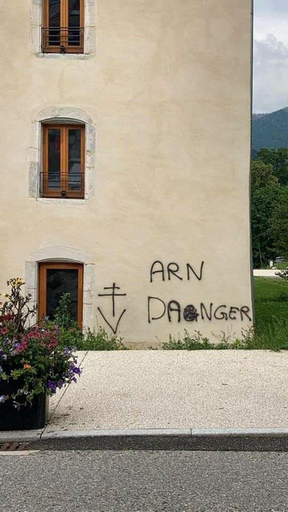 EmilienJck's tweet photo. On est pas sorti avec des cons pareil 😑 https://t.co/VJomjUk3fh