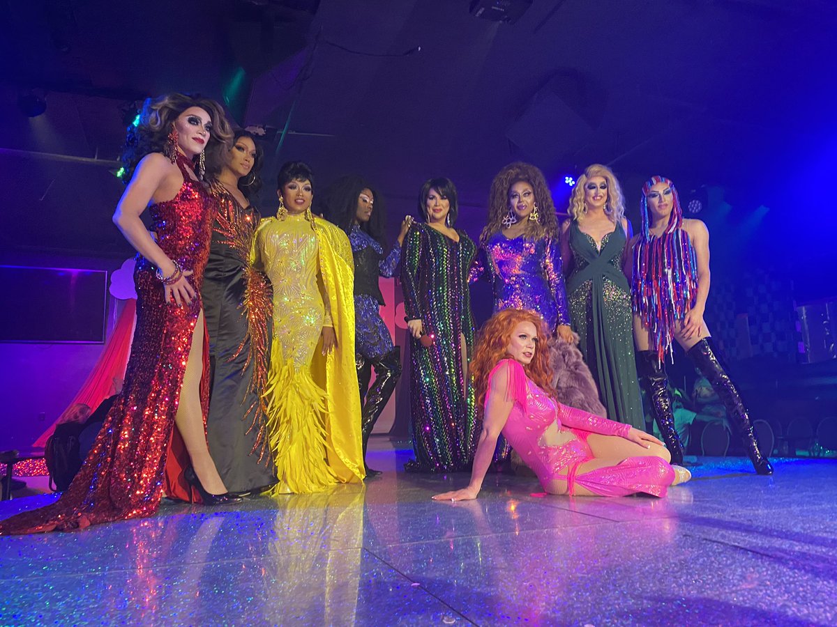 the beauty and glamour 😩 I fuckin love these queens