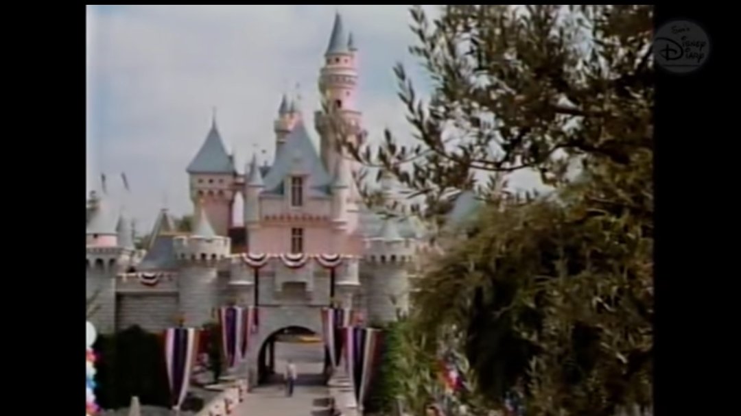 JustEllenIGuess's tweet photo. @JeffGCrawford @WDWManimal @ProgressCityUSA I did catch #festooned in the description of the opening of the Great American Celebration. https://t.co/1PKlCgs1MQ