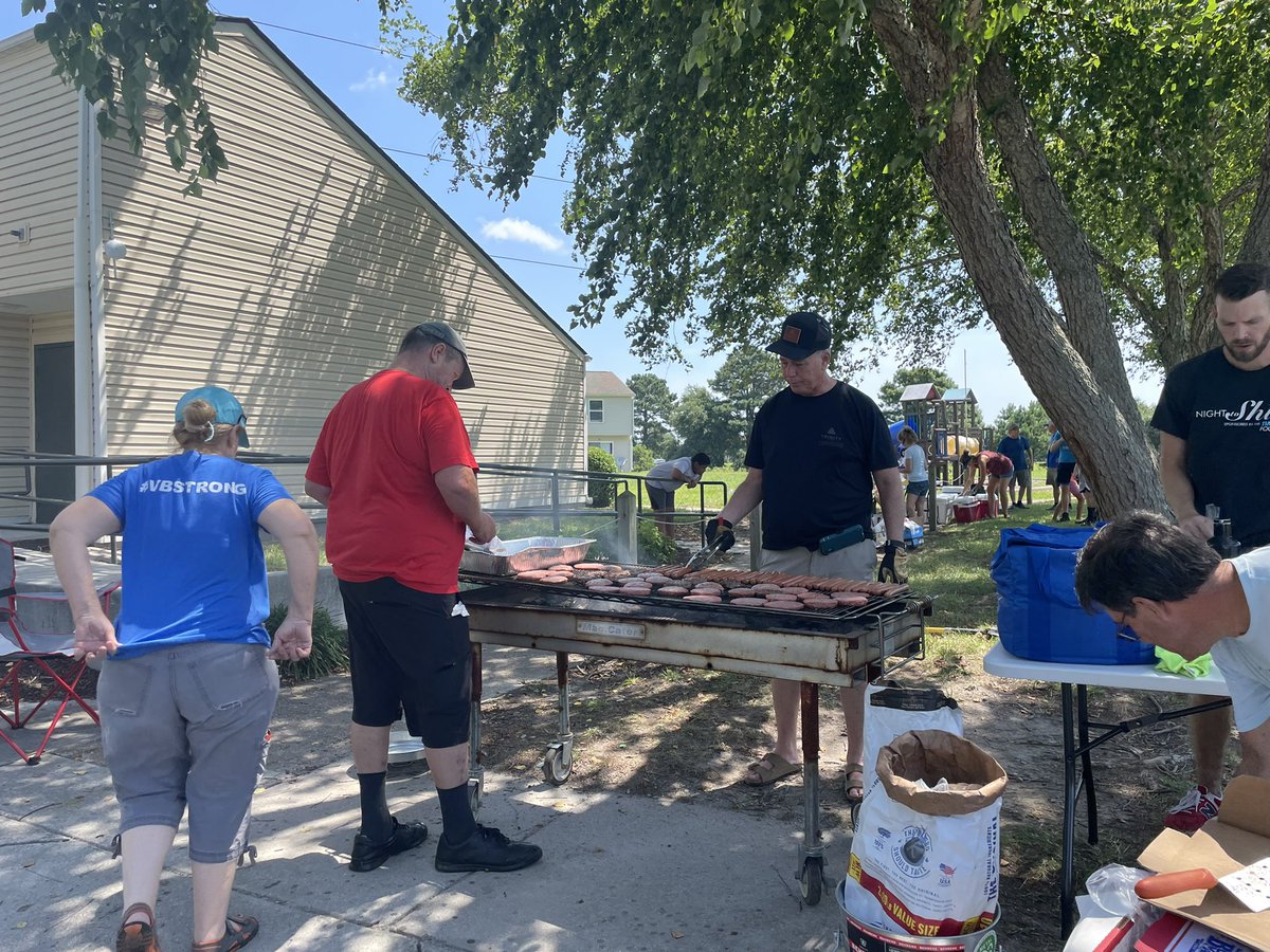 katie_catania's tweet image. Thank you Trinity Church! Twin Canal Summer Picnic is happening now! Awesome day spending time with Parkway friends! #parkwayfever @VBTitleI