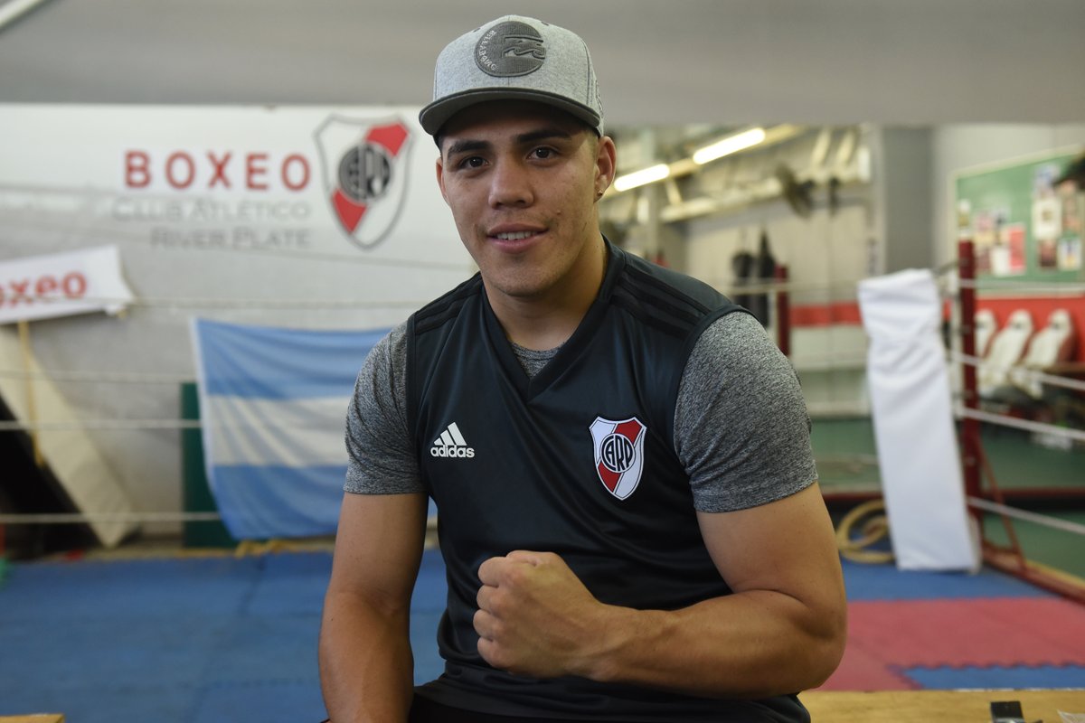 RiverPlate's tweet photo. 🥊 ¡Por el #Castañazo, @BrianBoxii! ⚪️❤️⚪️ https://t.co/ZTI4PYCaOm