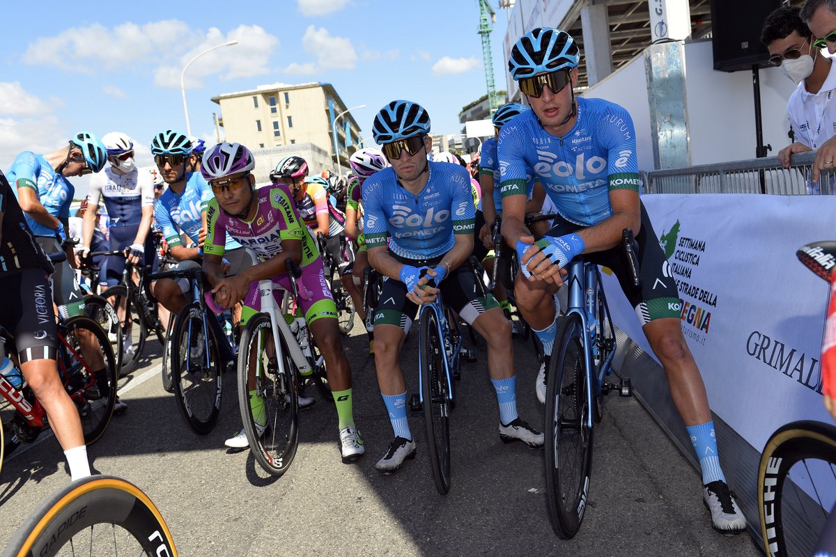 #SCI2021. <a href="/alexropero98/">Alejandro Ropero Molina</a> &amp; <a href="/davide_bais/">Davide Bais</a>, the future.
[📷 <a href="/PhotoGomezSport/">Photo Gomez Sport</a>]
#EOLOKOMETACyclingTeam #SettimanaCiclisticaItaliana