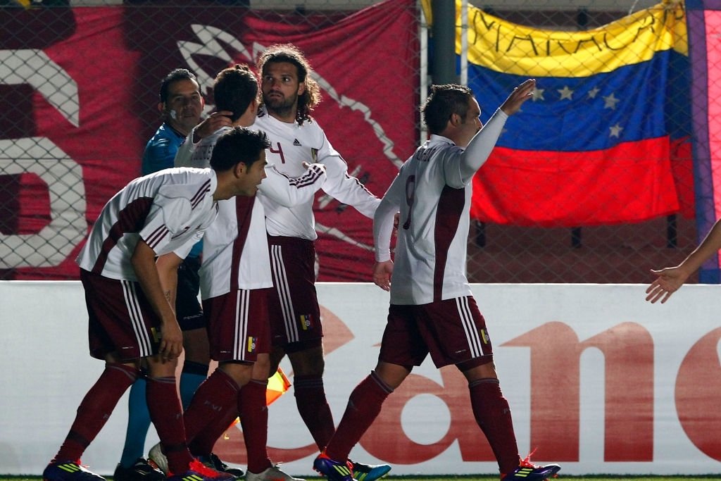 jpeseteiroDT's tweet photo. Tal día como hoy hace 10 años con goles de Gabriel Cichero y Oswaldo Vizcarrondo la Vinotinto eliminó a Chile y lograba clasificar por primera y única vez en su historia a semifinales de Copa América  🇻🇪 https://t.co/CCBY8dRyl1